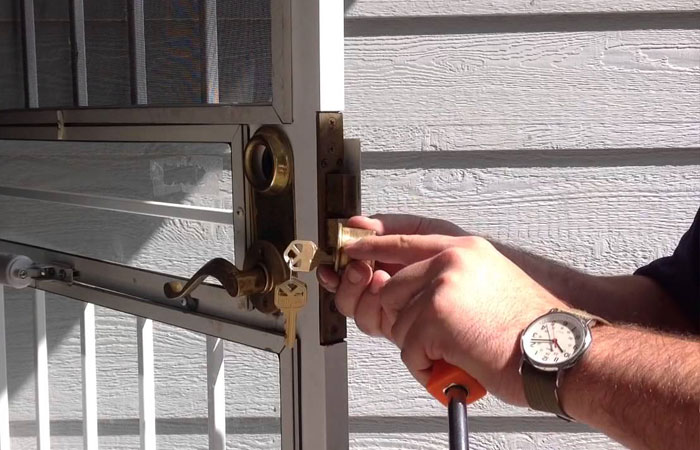 residential gate lock repair